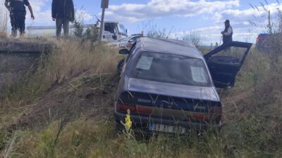 TOKAT (AA) – Tokat'ın Yeşilyurt ilçesinde cenazeden dönenleri taşıyan otomobilin