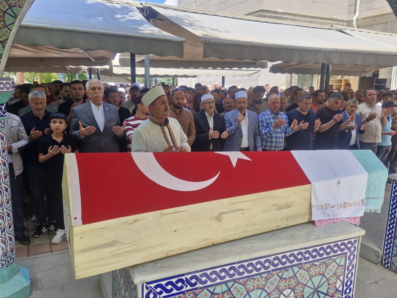 TOKAT (AA) – Tokat'ın Erbaa ilçesinde Kelkit Çayı'na düşerek akıntıya