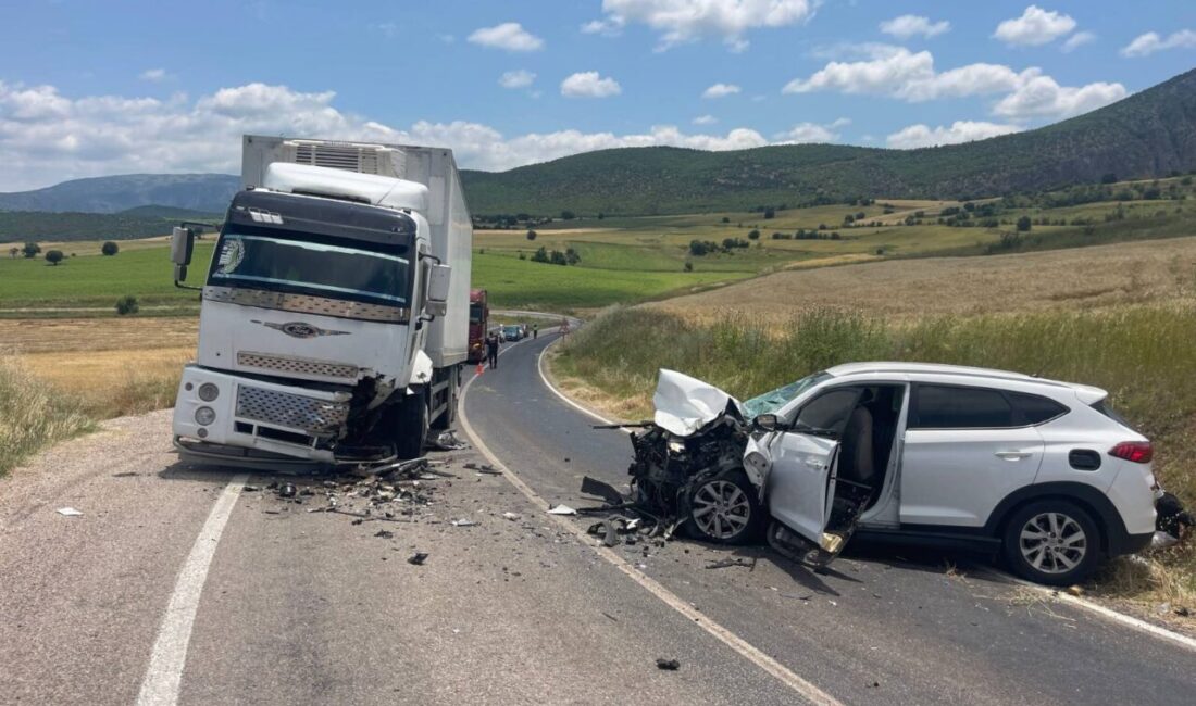 TOKAT (AA) – Tokat'ta kamyon ile cipin çarpışması sonucu 4