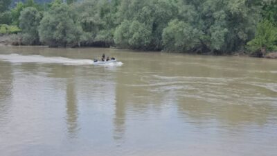 TOKAT (AA) – Tokat'ın Erbaa ilçesinde Kelkit Çayı'na düşerek akıntıya
