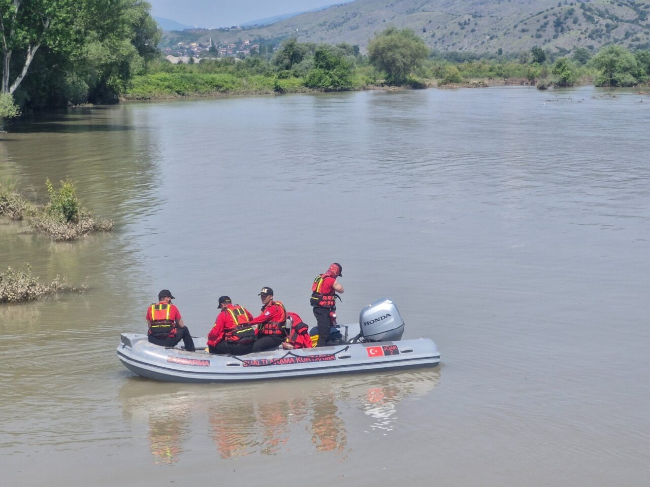 TOKAT (AA) – Tokat'ın Erbaa ilçesinde, Kelkit Çayı'na düşerek akıntıya