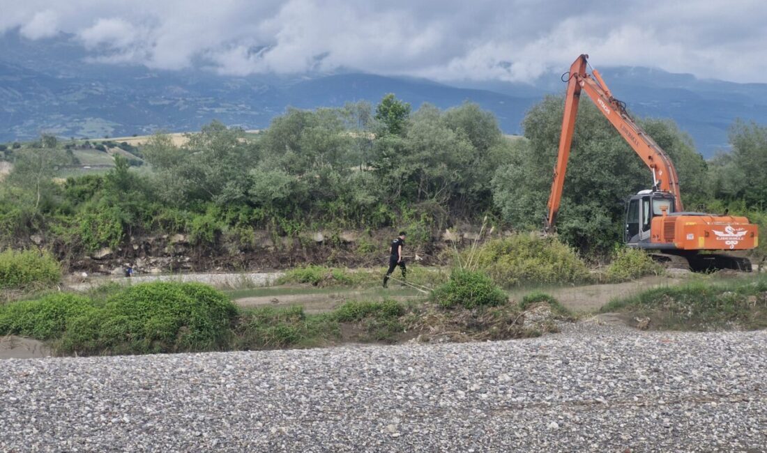 TOKAT (AA) – Tokat'ın Erbaa ilçesinde Kelkit Çayı'na düşerek akıntıya