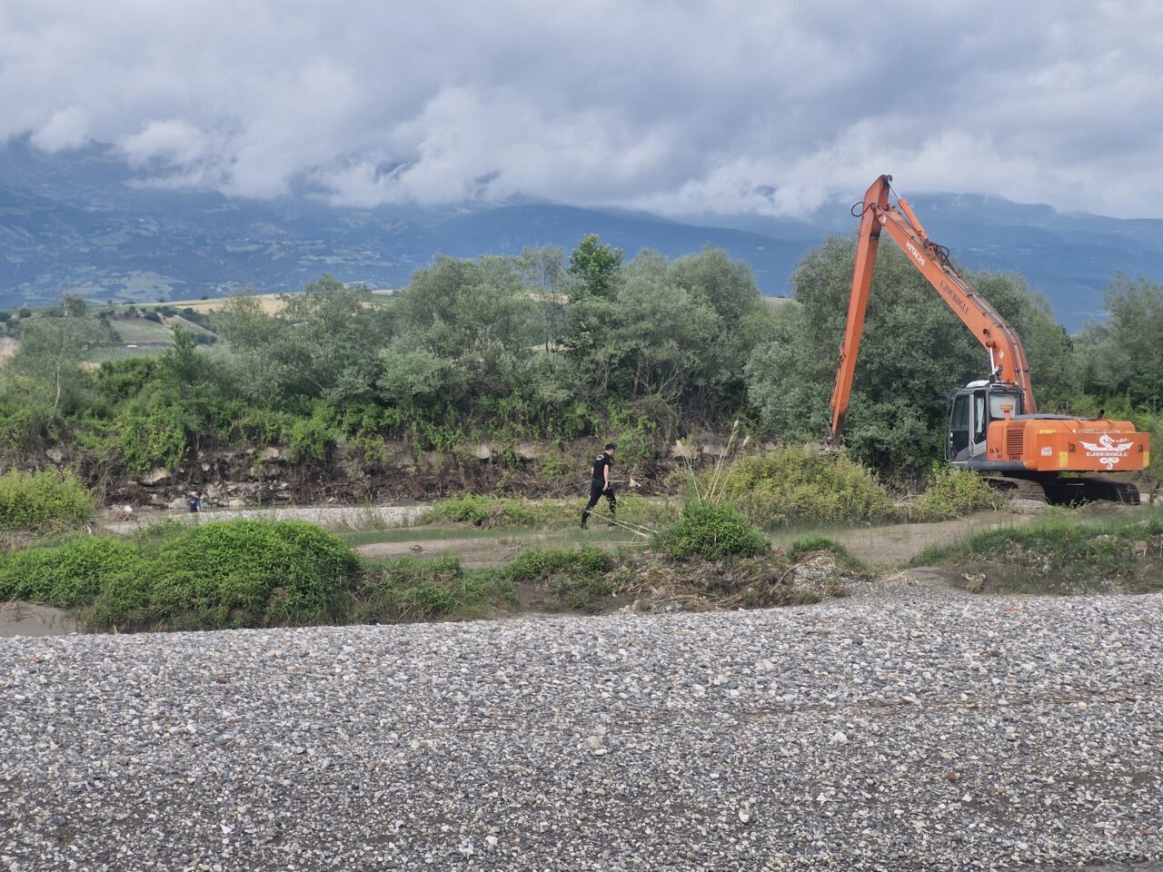 TOKAT (AA) – Tokat'ın Erbaa ilçesinde Kelkit Çayı'na düşerek akıntıya