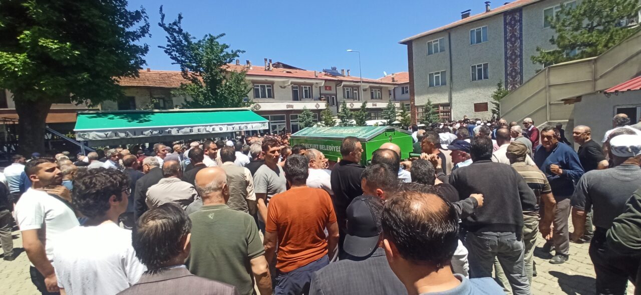 TOKAT (AA) – Tokat'ın Yeşilyurt ilçesinde, cenazeden dönerken otomobilin devrilmesi