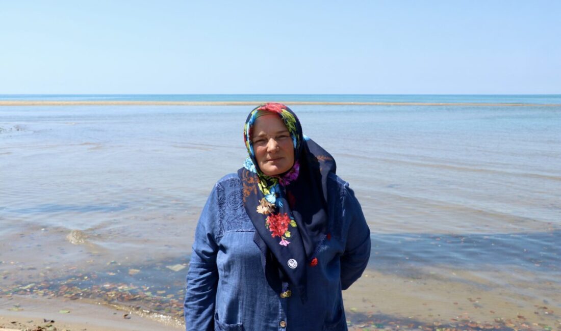 TRABZON (AA) – Trabzon'un Of ilçesinde yaşayan Dilek Ayaz, kanadına