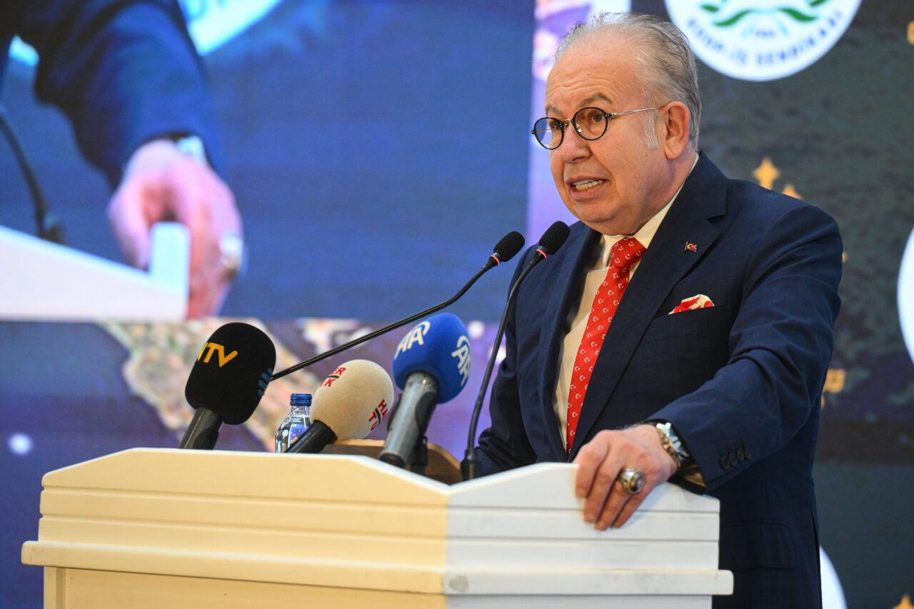 - "Emekten, adaletten yana olmak mecburiyetindeyiz. En önemlisi de bu