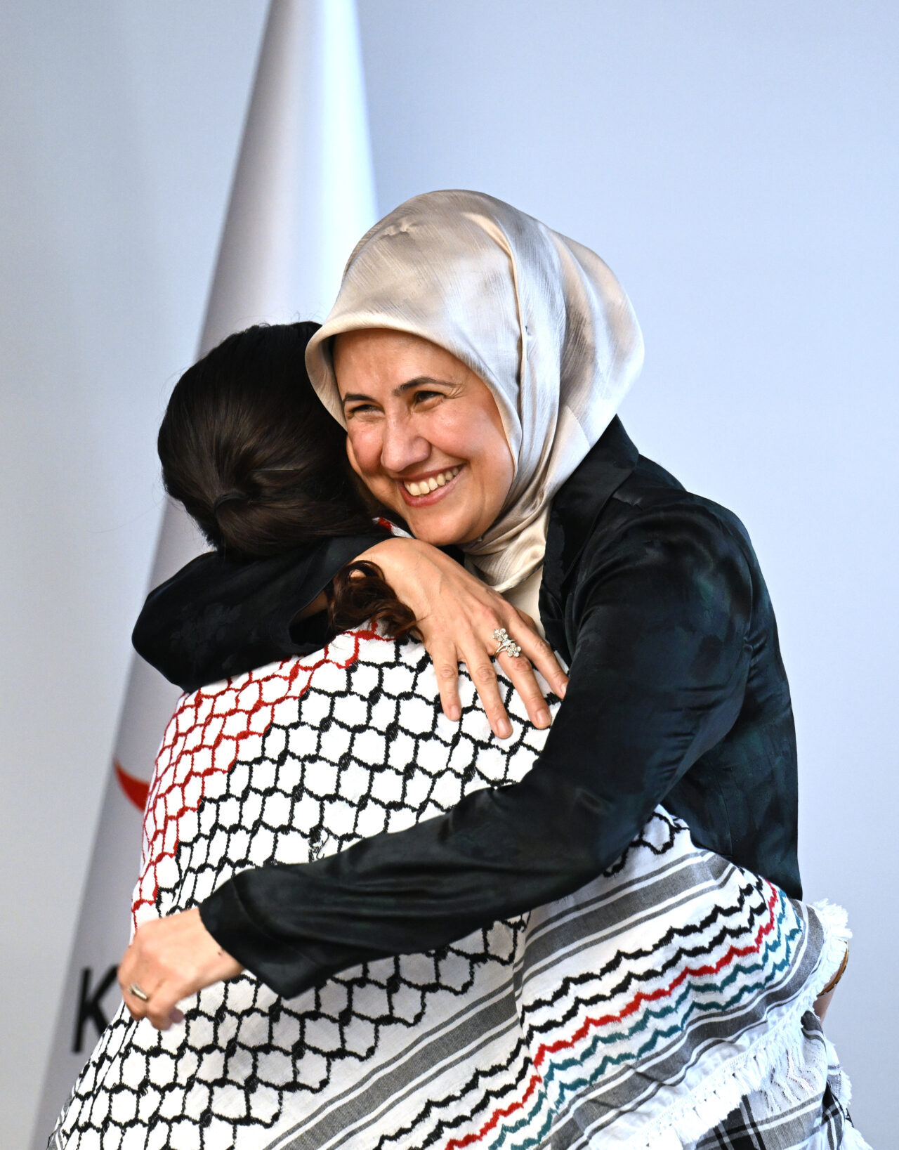 - Genel Başkan Fatma Meriç Yılmaz:
- "Bütün dünya insanlığı adına