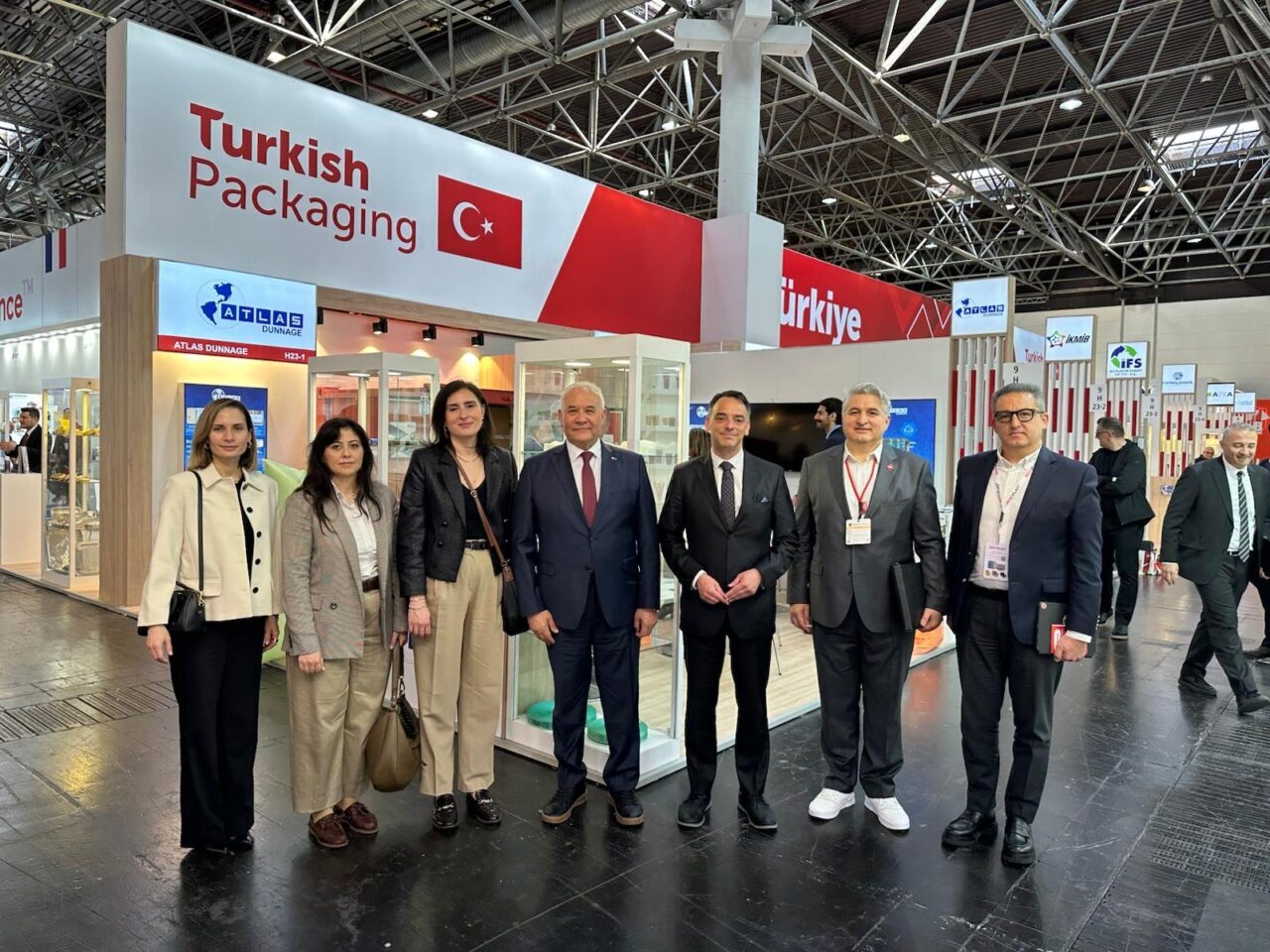 - İKMİB Yönetim Kurulu Başkanı Vefa İbrahim Aracı:
- "Dünyanın en