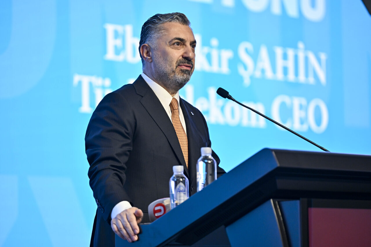 - "5G'nin başarısının temelinde güçlü fiber altyapı bulunuyor. Bu nedenle