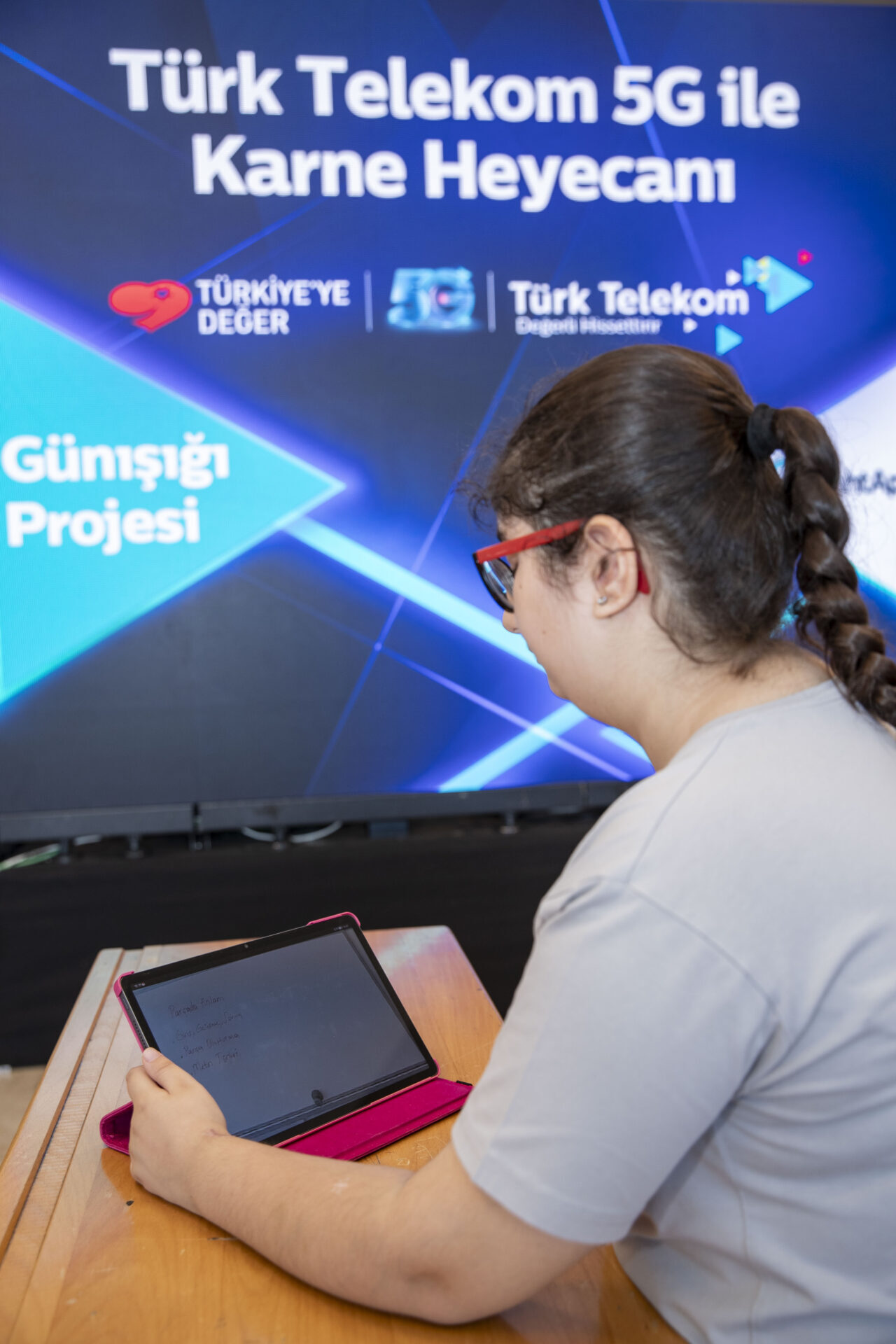 - Türk Telekom CEO'su Ebubekir Şahin:
- "Teknolojiyi iyilik ve faydaya