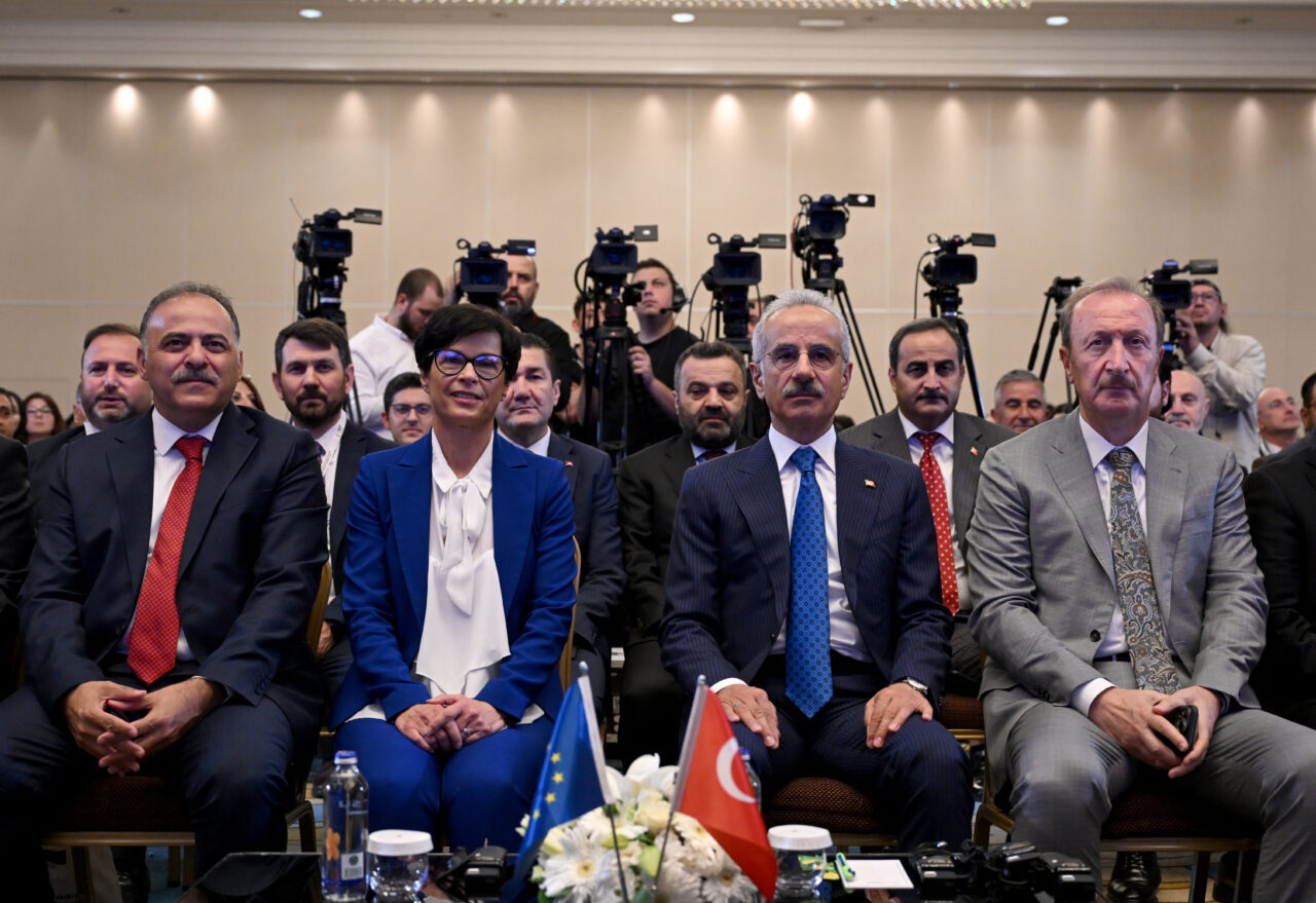 - Ulaştırma ve Altyapı Bakanı Abdulkadir Uraloğlu:
- "Ulaşım olmadan ticaret