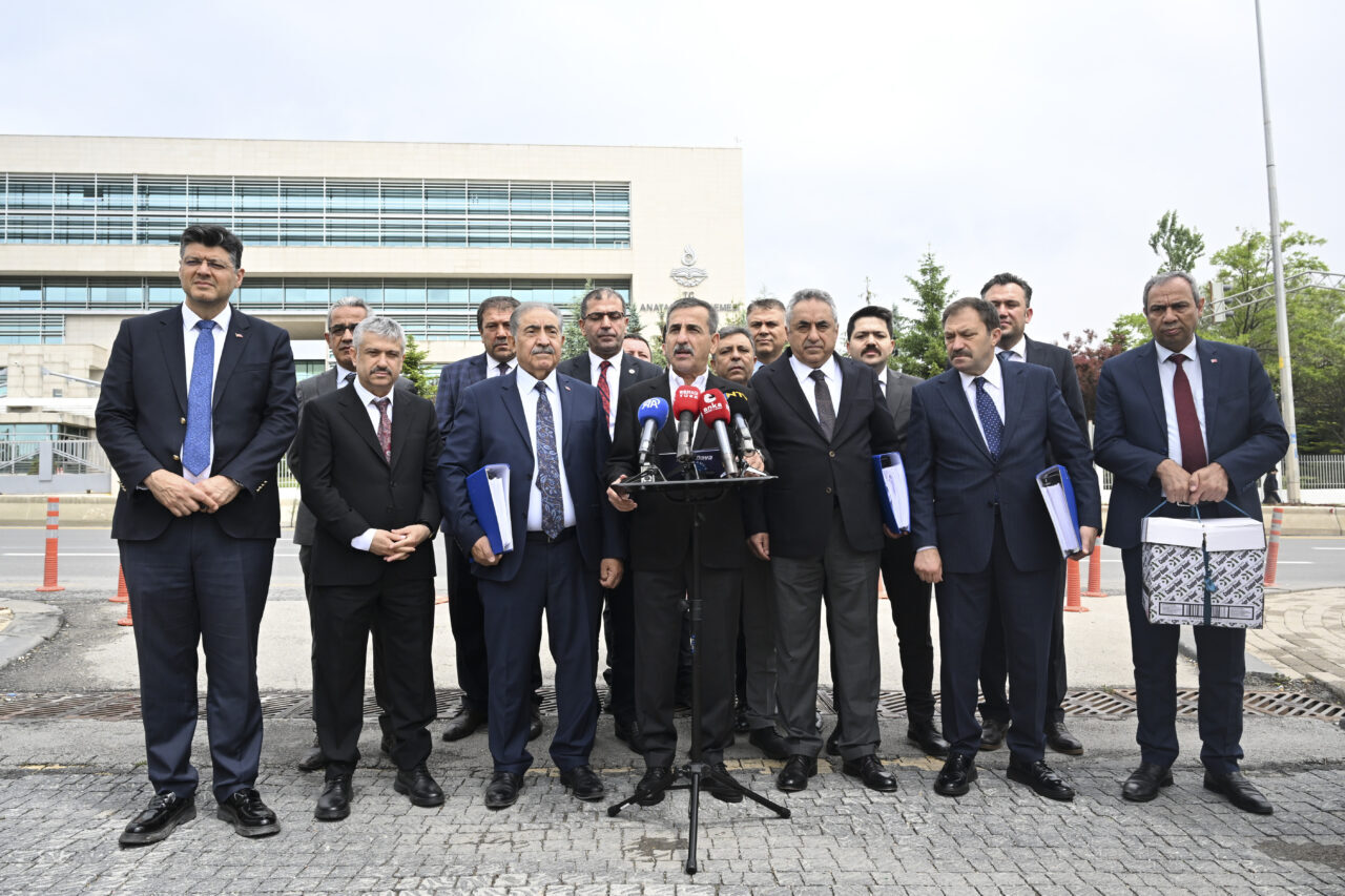 ANKARA (AA) – Türkiye Kamu-Sen Genel Başkanı Önder Kahveci, Anayasa