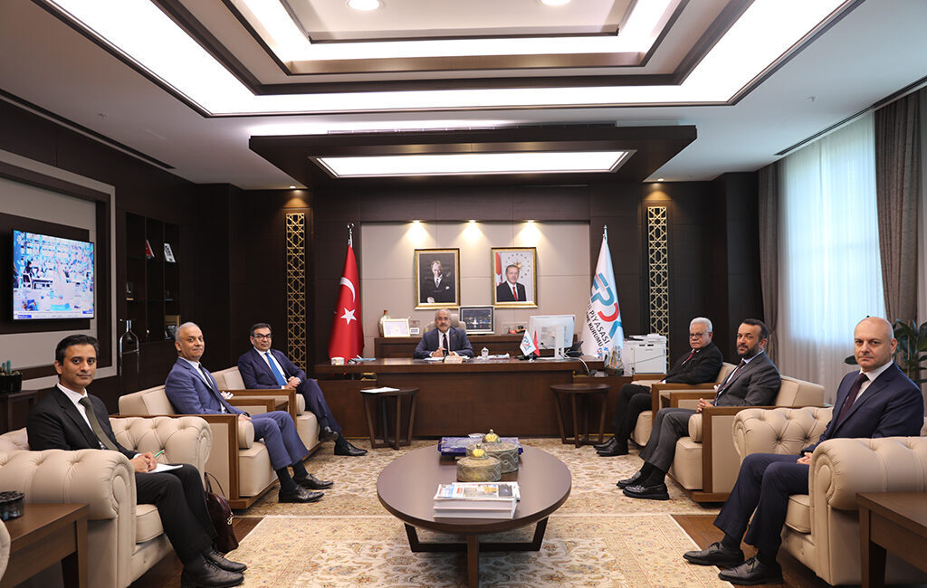 - EPDK Başkanı Mustafa Yılmaz:
- "Rekabetçi ve sürdürülebilir bir elektrik