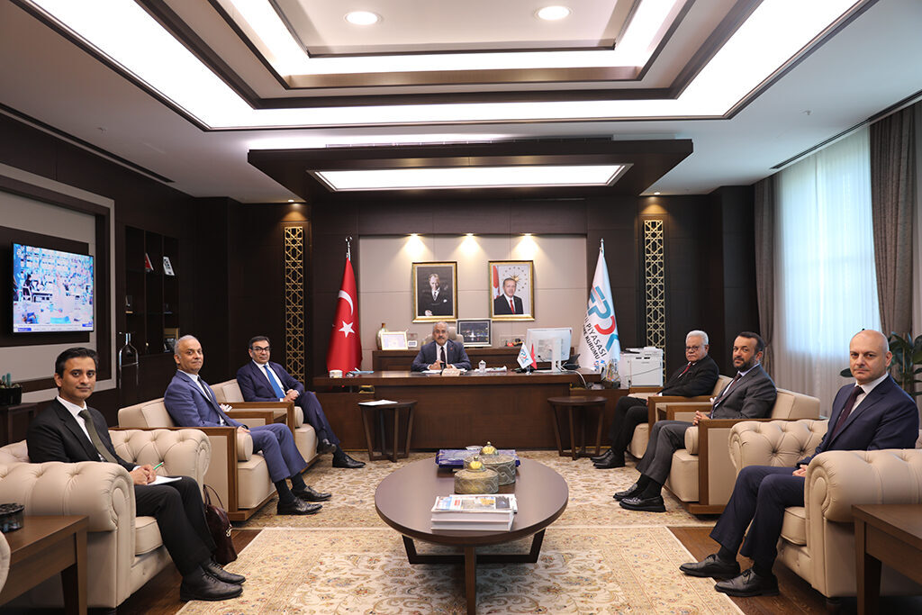 - EPDK Başkanı Mustafa Yılmaz:
- "Rekabetçi ve sürdürülebilir bir elektrik