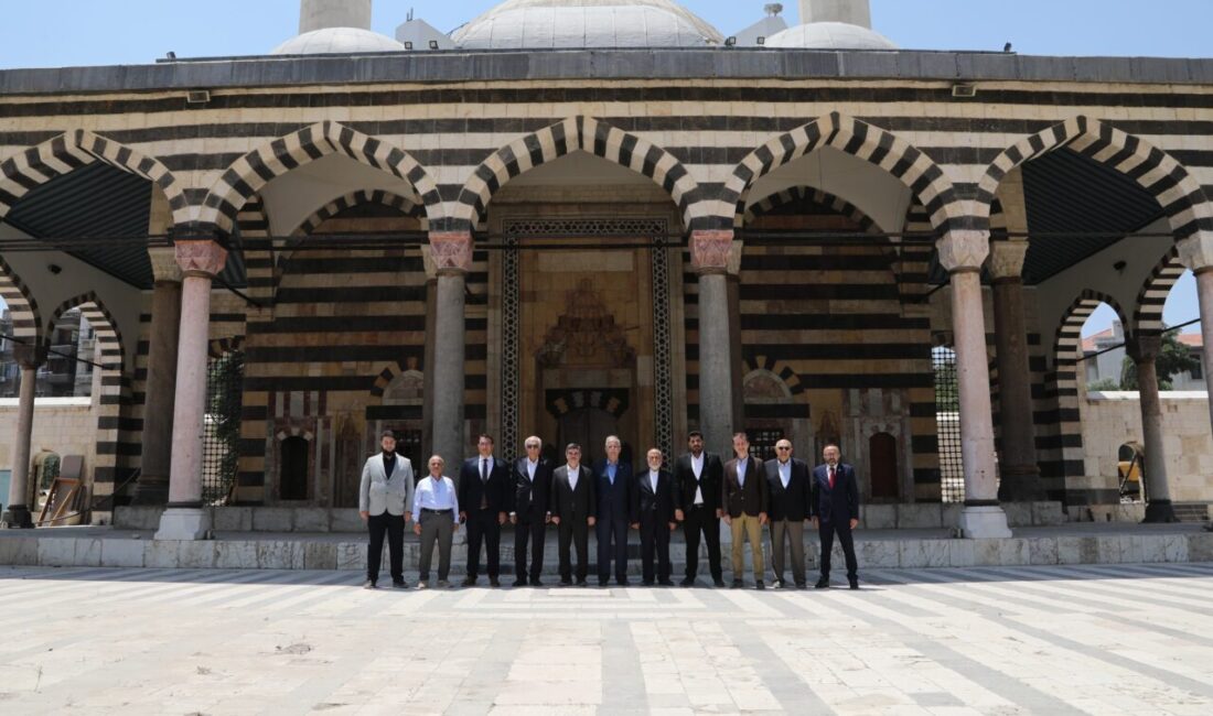- İslam dünyasının tanınmış alimlerinden Şeyh Muhammed İyad el-Abbasi'nin kızı