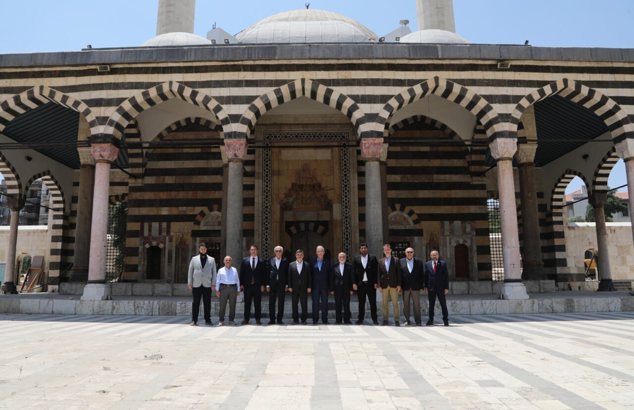 - İslam dünyasının tanınmış alimlerinden Şeyh Muhammed İyad el-Abbasi'nin kızı