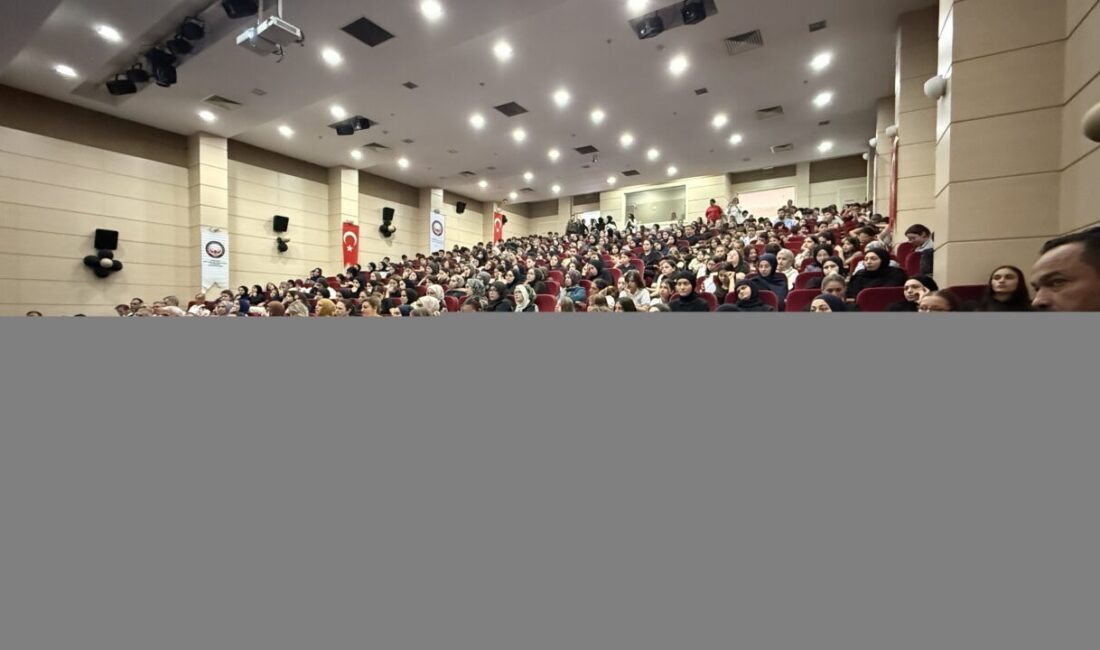 ZONGULDAK (AA) – Türkiye'nin ilk astronotu Alper Gezeravcı, Zonguldak'ta düzenlenen