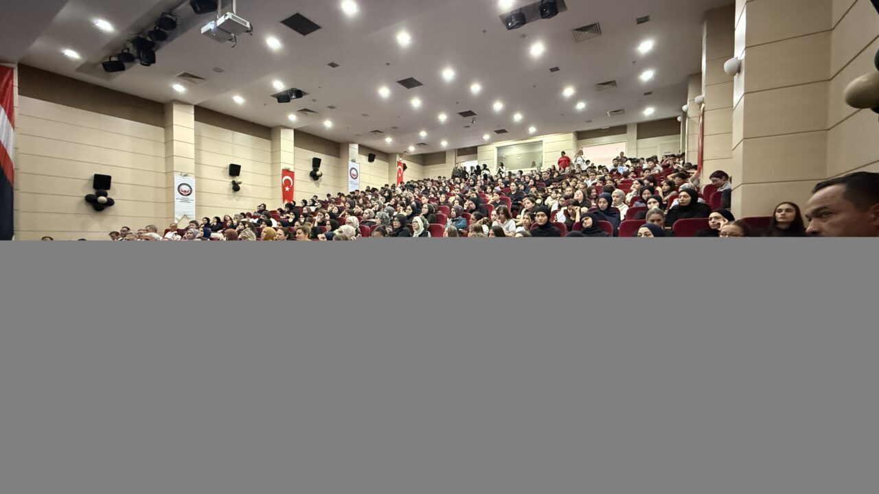 ZONGULDAK (AA) – Türkiye'nin ilk astronotu Alper Gezeravcı, Zonguldak'ta düzenlenen