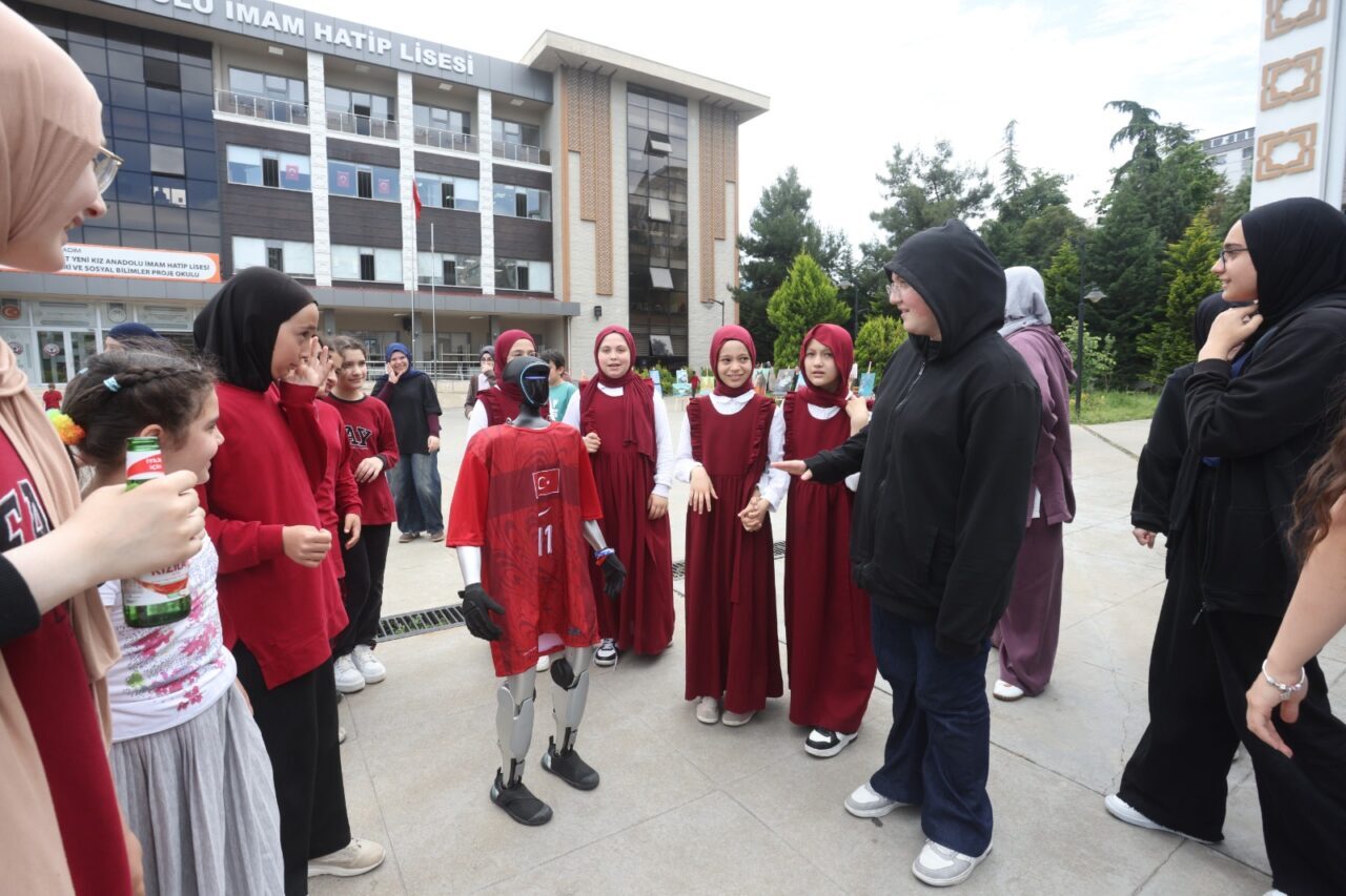 SAMSUN (AA) – Türkiye'nin nüfusa kaydedilen ilk insansı robotu CANİKMAN,