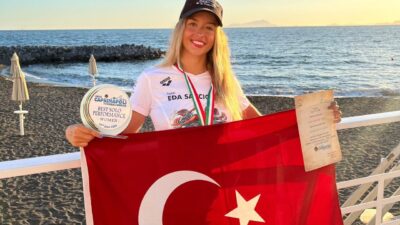 - Eda Savcıgil, Capri–Napoli açık deniz parkurunu solo tamamlayan ilk