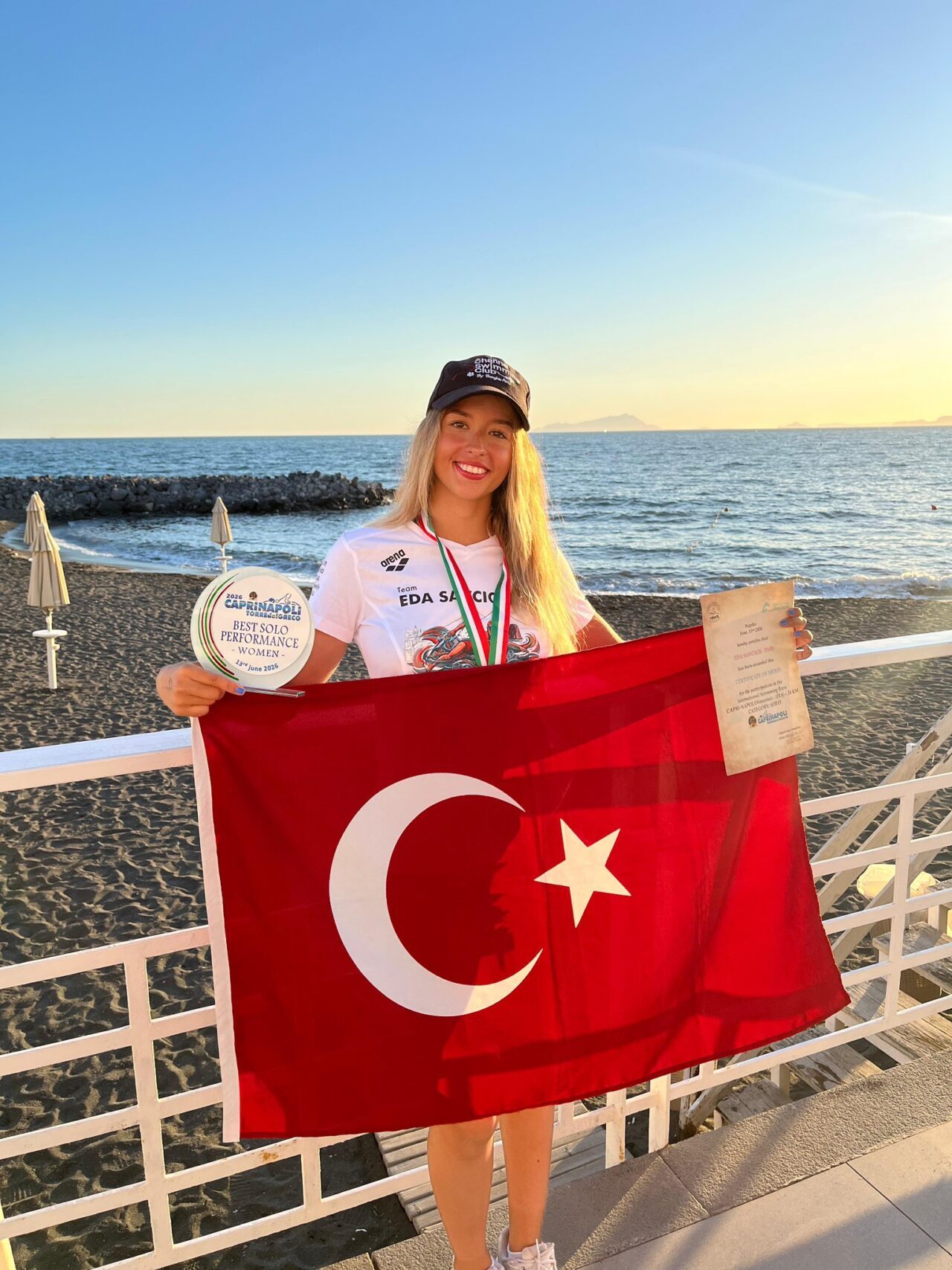 - Eda Savcıgil, Capri–Napoli açık deniz parkurunu solo tamamlayan ilk