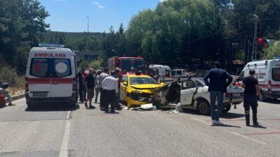 İSTANBUL (AA) – Ümraniye'de otomobil ile taksinin çarpışması sonucu 5