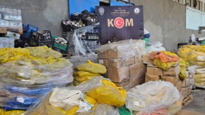 UŞAK (AA) – Uşak'ta gıda ürünlerinin olduğu bir depoda son