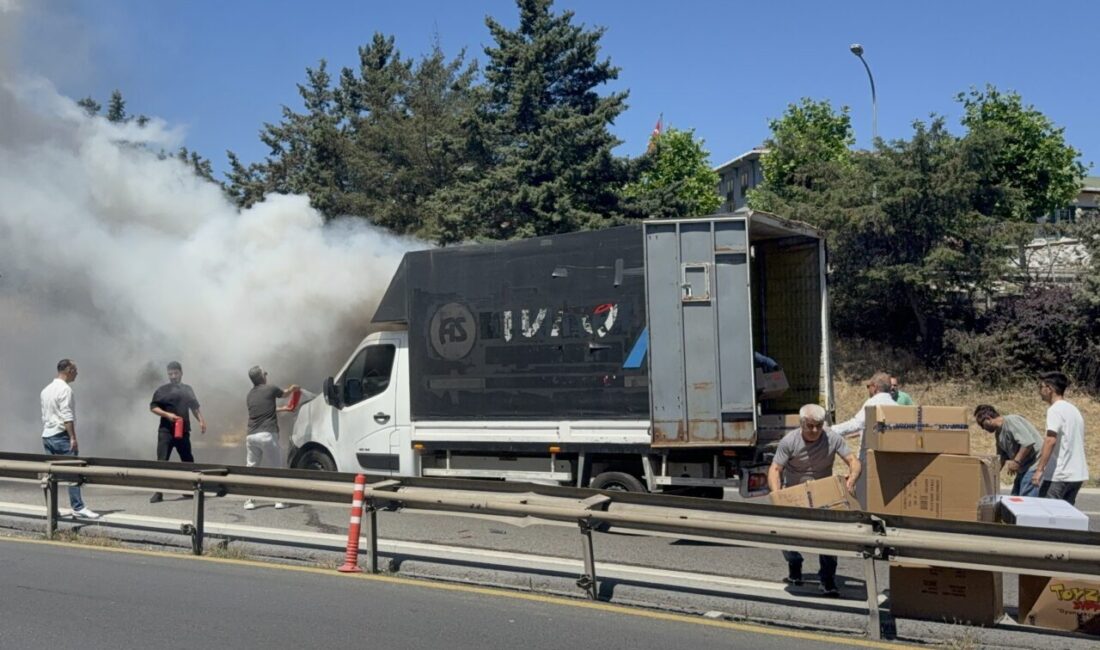 İSTANBUL (AA) – Üsküdar'da trafik kazasına karışan kamyonette çıkan yangın,