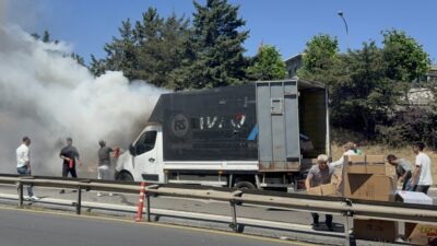 İSTANBUL (AA) – Üsküdar'da trafik kazasına karışan kamyonette çıkan yangın,