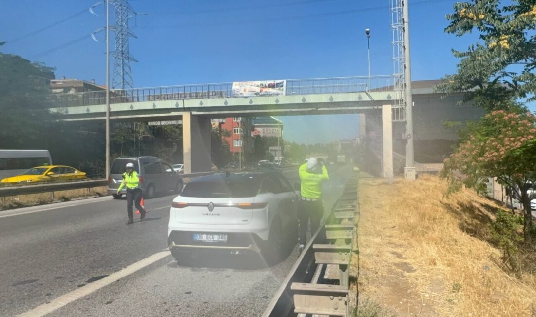 İSTANBUL (AA) – Üsküdar'da patlayan su borusu nedeniyle Şile Otoyolu'ndaki