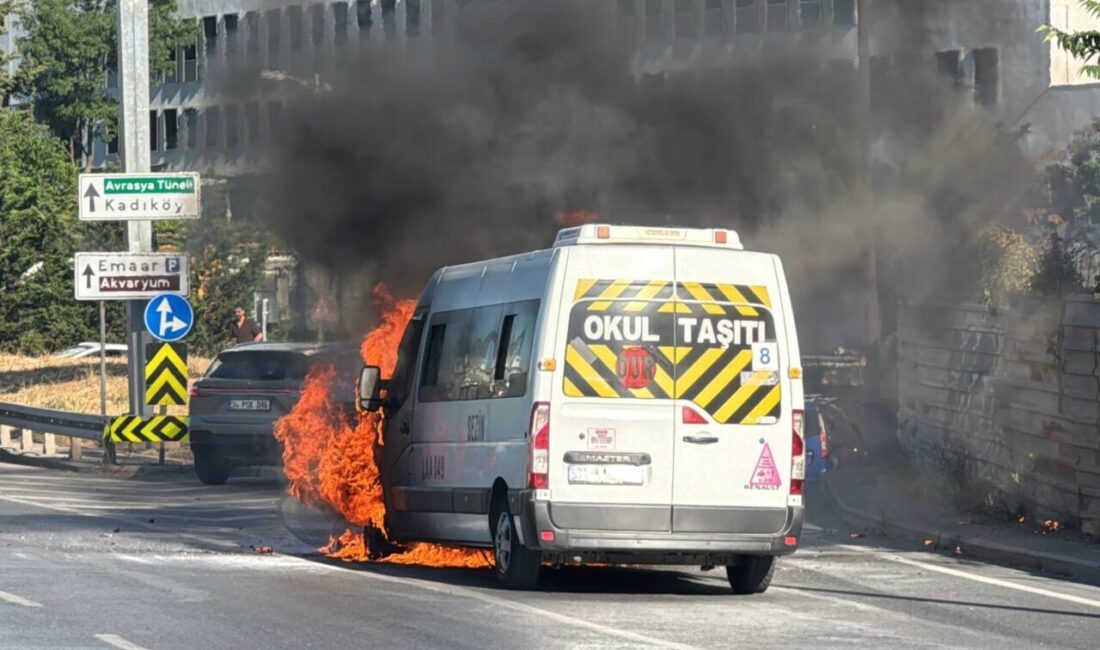 İSTANBUL (AA) – Üsküdar'da seyir halindeki servis aracında çıkan yangın