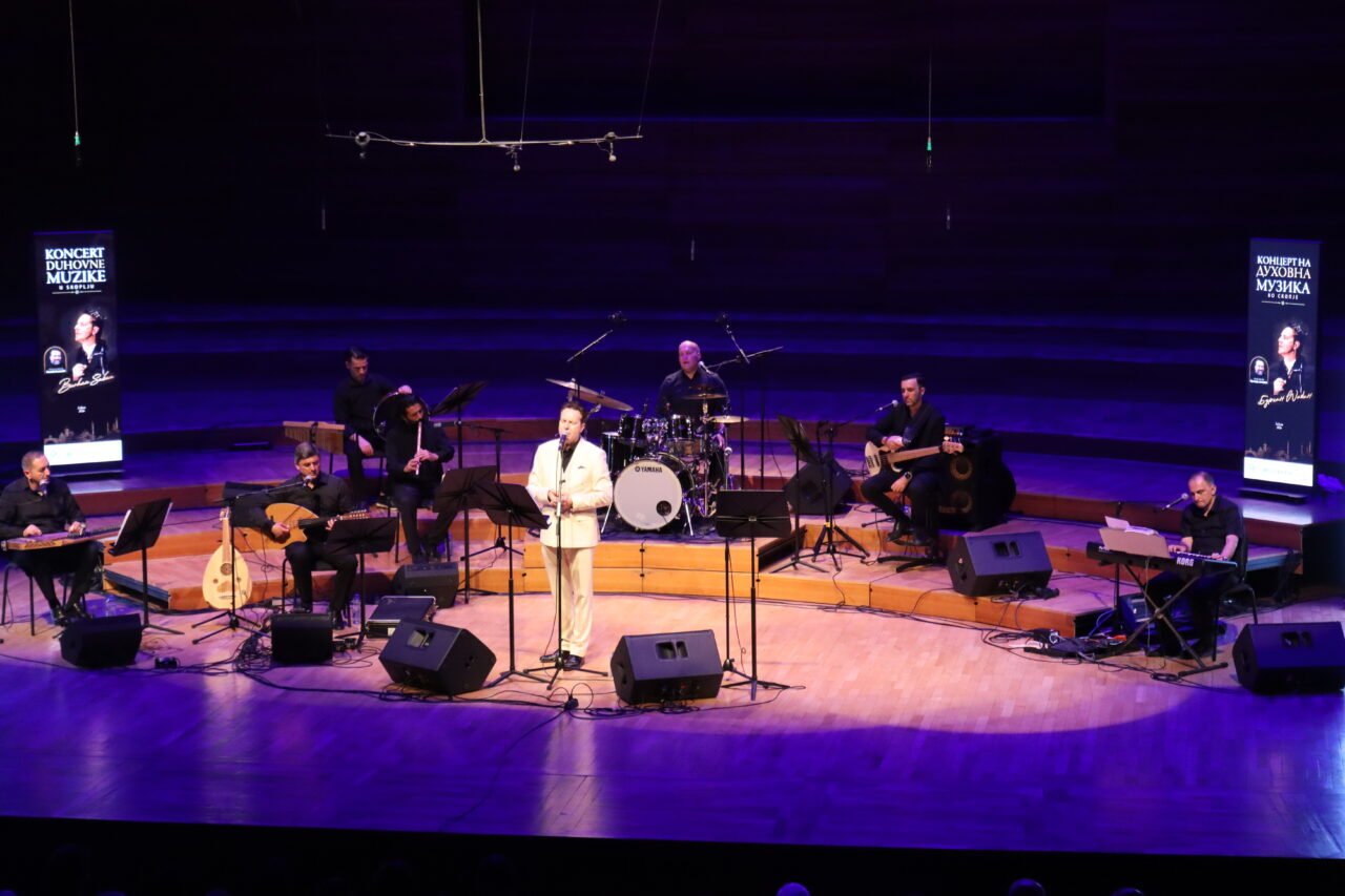 - Konserde, Üsküplü ses sanatçısı Burhan Şaban ile Türkiye'den Mustafa