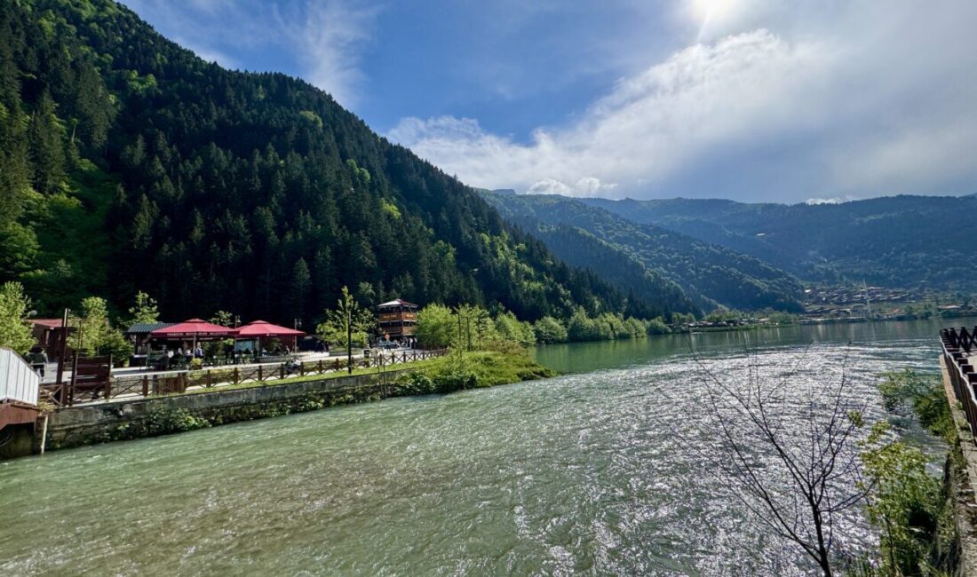 TRABZON (AA) – Trabzon'un önemli turizm merkezlerinden Uzungöl'de yeni sezon