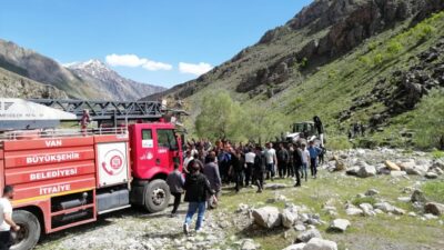 VAN (AA) – Van'ın Bahçesaray ilçesinde dereye düşen 22 yaşındaki