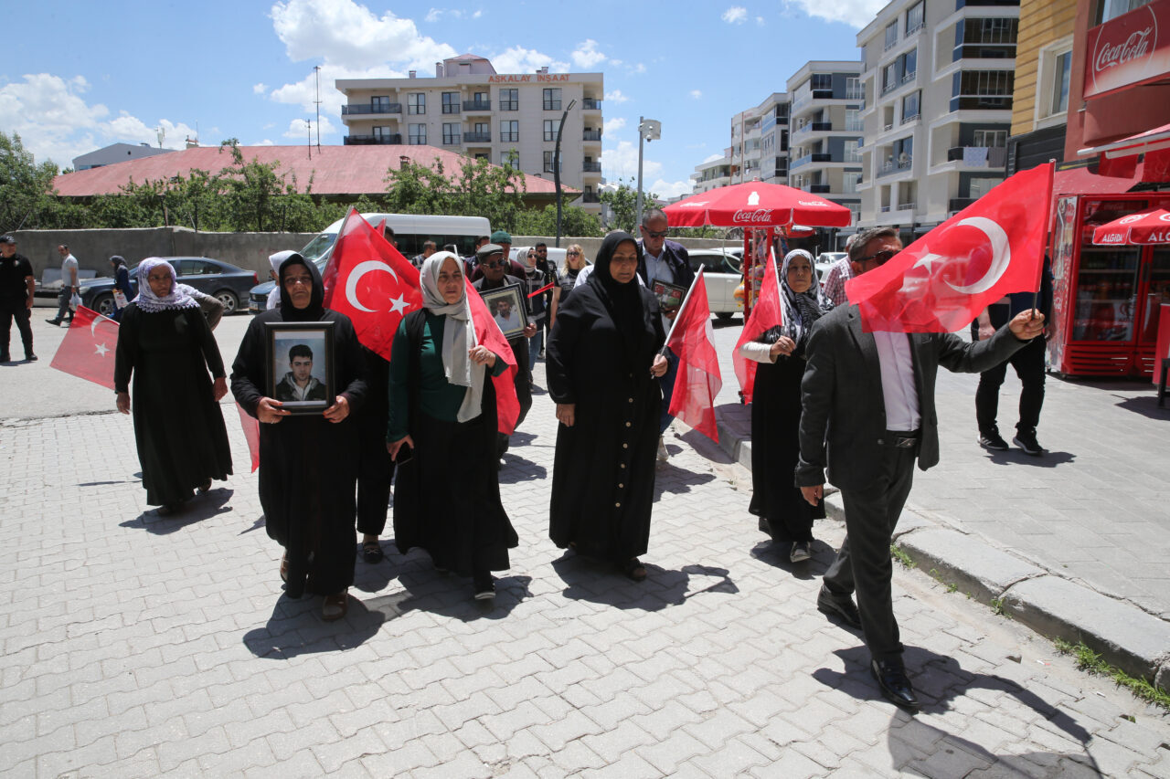 VAN (AA) – Van'da çocukları terör örgütü PKK tarafından dağa
