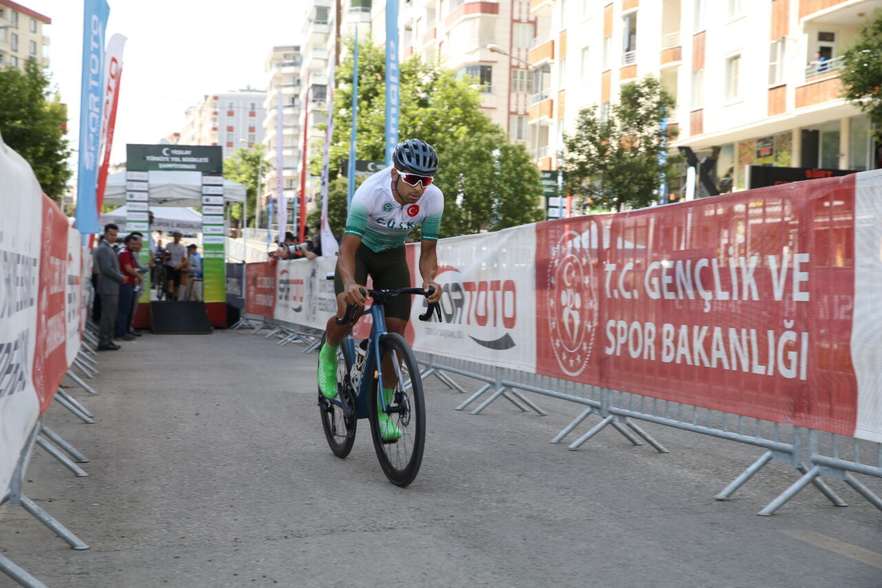 SİİRT (AA) – Yeşilay Türkiye Yol Bisikleti Şampiyonası, bireysel yarışlarla