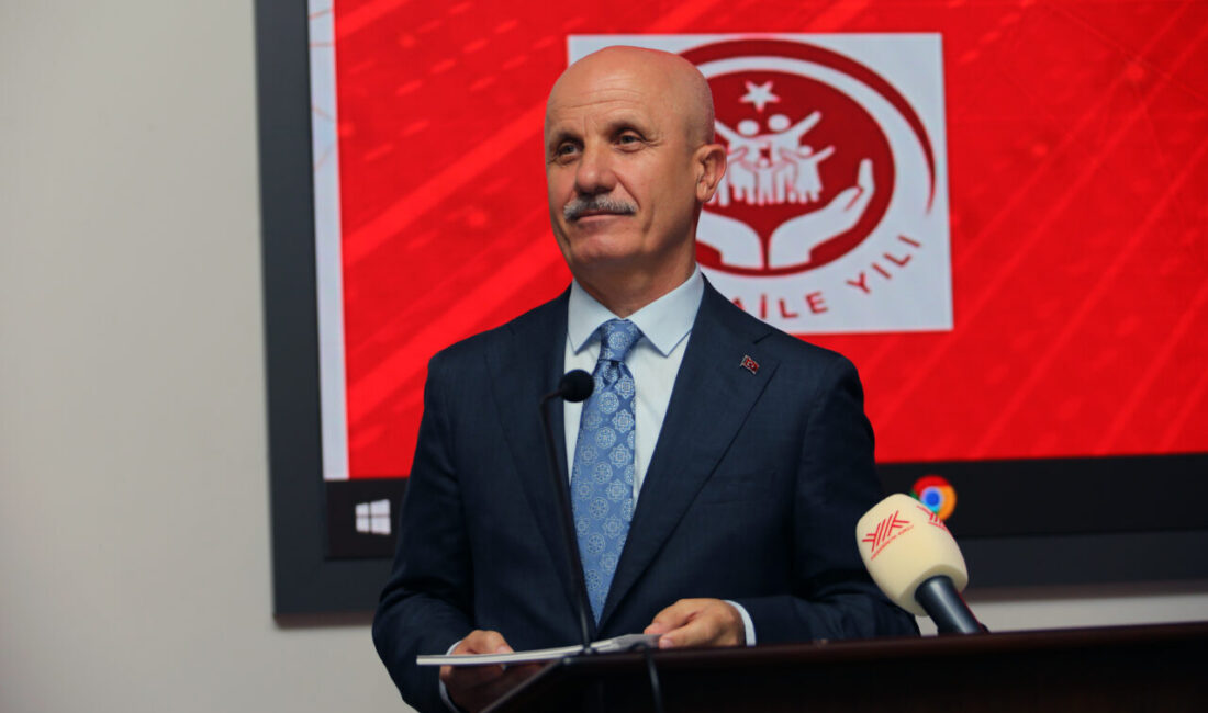 - YÖK Başkanı Özvar:
- "Üniversitelerimizin uluslararası araştırma alanına daha fazla