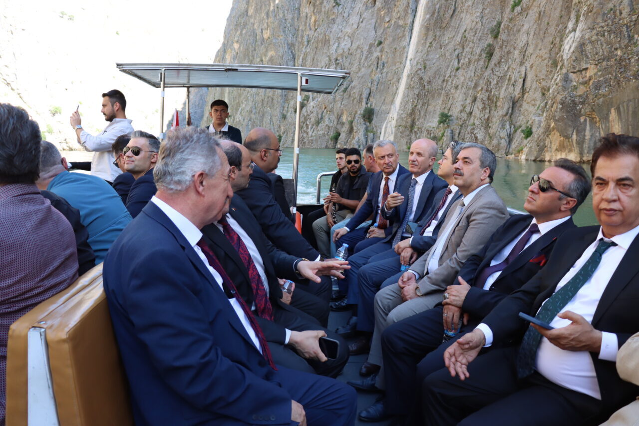 - "İnsan kaynağıyla, güçlü kültürüyle, sağlam altyapısıyla bugün Milli Teknoloji