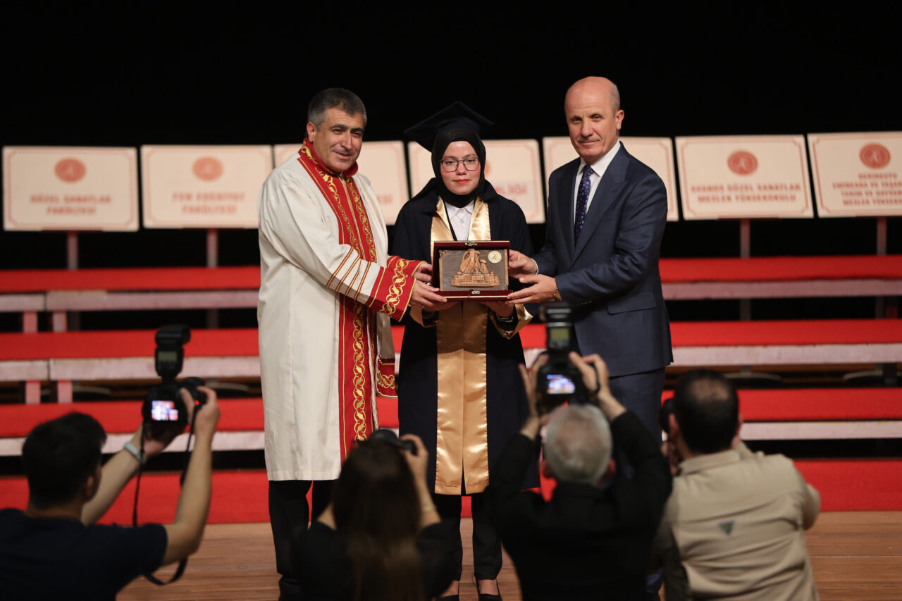 - "Hayatta peşinden koşulacak en kıymetli işlerden biri öğrenmeye devam