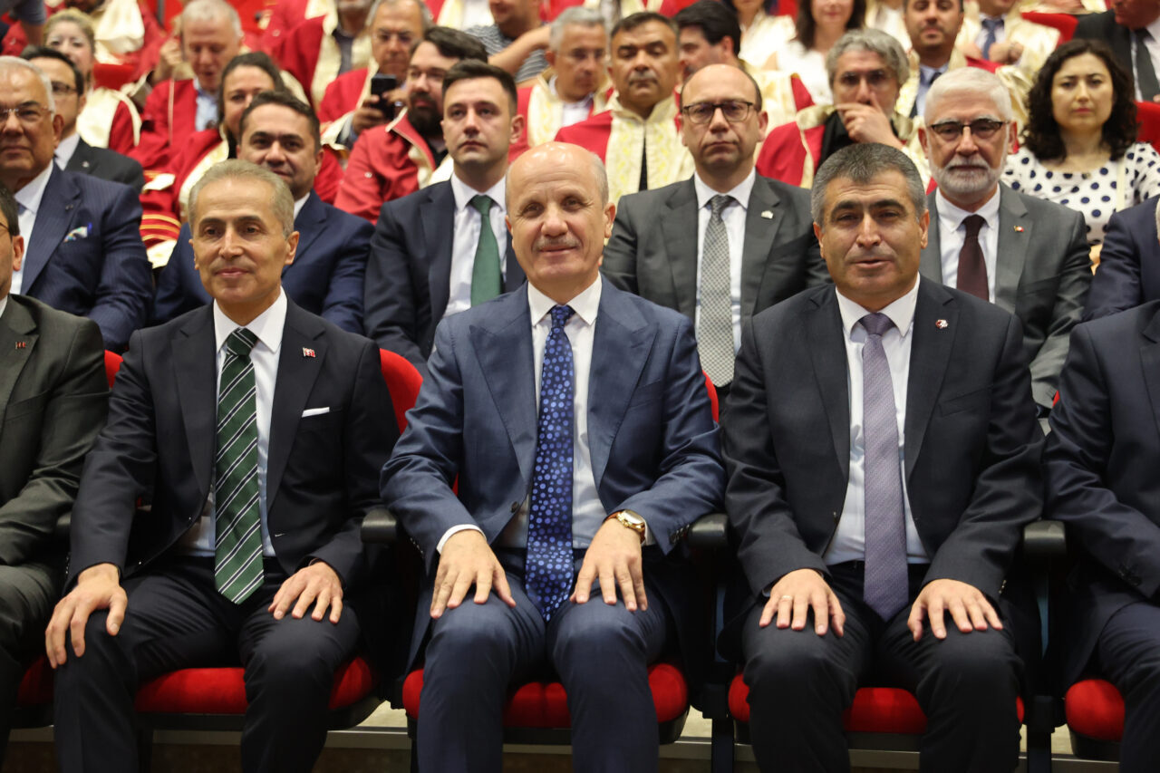 - "Amacımız, öğrencilerimizin ve üniversite personelimizin sporla daha fazla iç