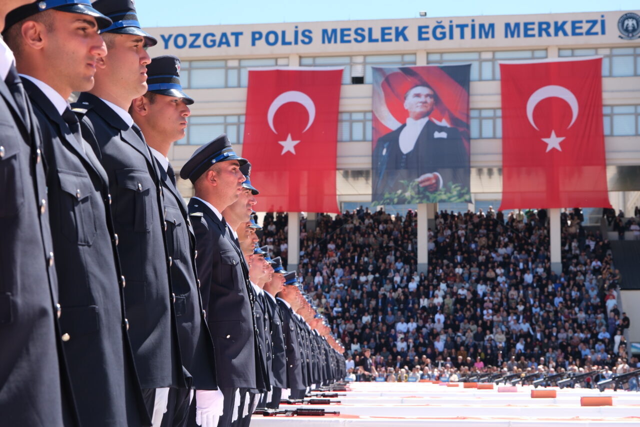 YOZGAT (AA) – Yozgat Polis Meslek Eğitim Merkezi'nde (POMEM) eğitimlerini