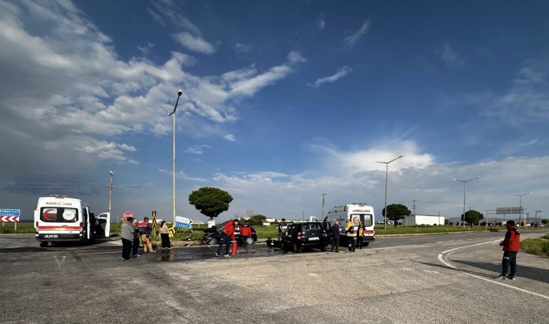YOZGAT (AA) – Yozgat'ın Boğazlıyan ilçesinde iki otomobilin çarpışması sonucu