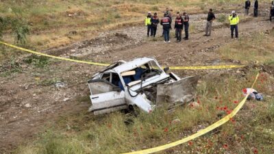 YOZGAT (AA) – Yozgat'ın Yerköy ilçesinde köprüden düşen otomobildeki 2