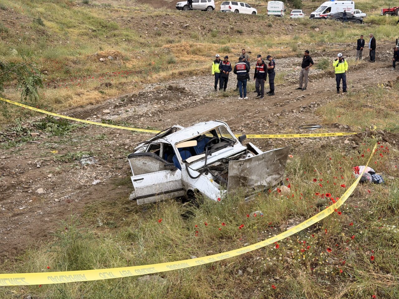YOZGAT (AA) – Yozgat'ın Yerköy ilçesinde köprüden düşen otomobildeki 2