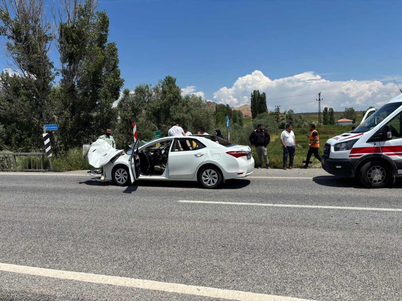YOZGAT (AA) – Yozgat'ın Yerköy ilçesinde traktörle otomobilin çarpıştığı kazada