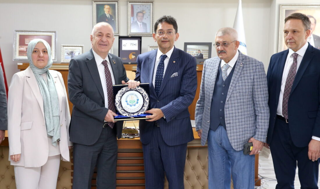 ERZURUM (AA) – Zafer Partisi Genel Başkanı Ümit Özdağ, Erzurum'da