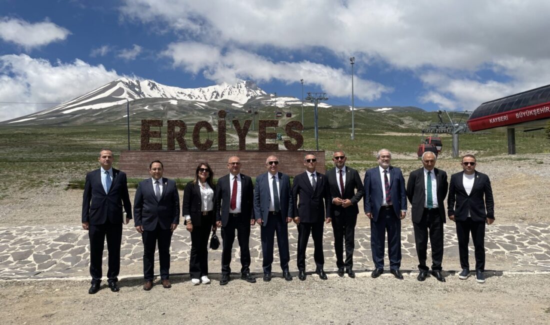 KAYSERİ (AA) – Zafer Partisi Genel Başkanı Ümit Özdağ, Kayseri'de