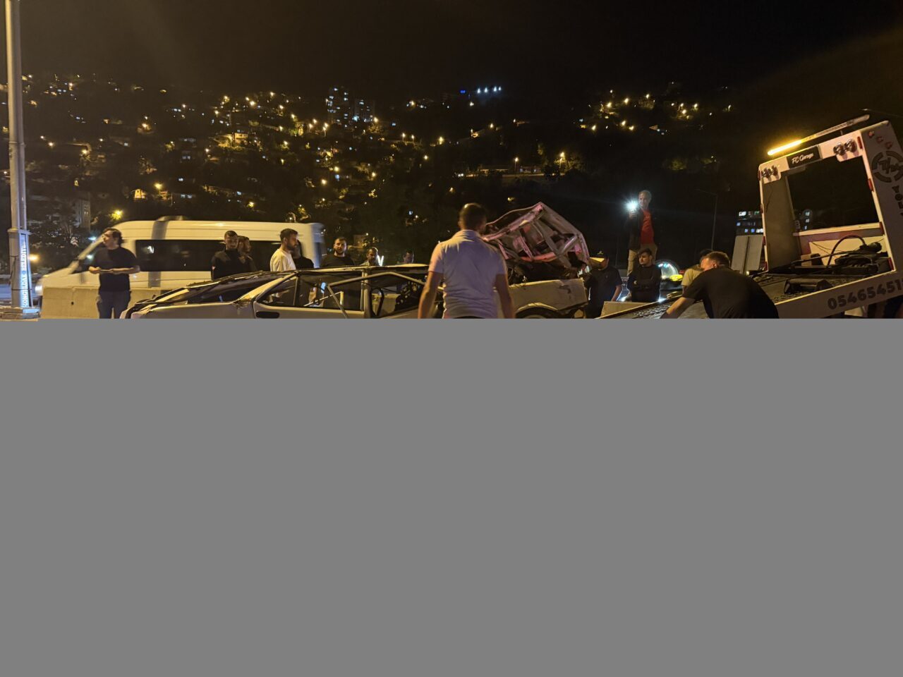 ZONGULDAK (AA) – Zonguldak'ta bariyerlere ve park halindeki araçlara çarptıktan