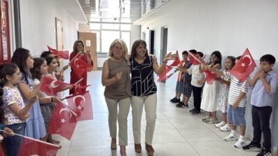 ZONGULDAK (AA) – Zonguldak'ta emekliye ayrılan 29 yıllık sınıf öğretmeni