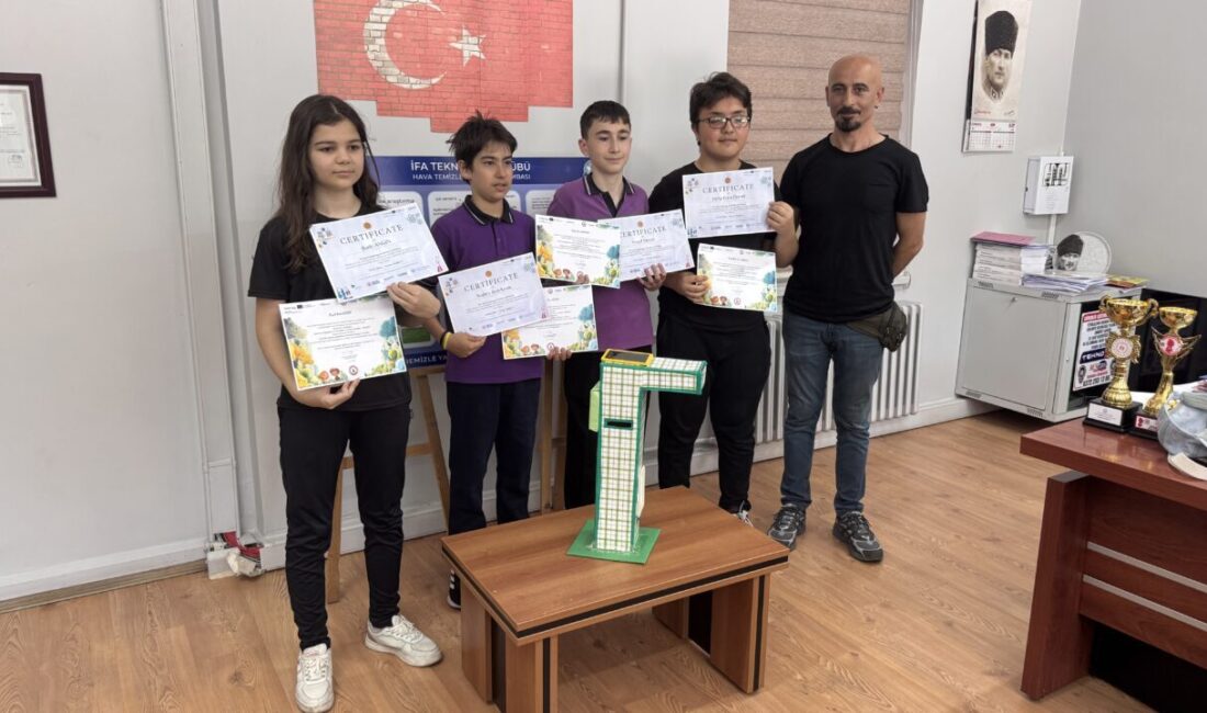 ZONGULDAK (AA) – Zonguldak'ta ortaokul öğrencileri, hava filtreleri ve sensörler